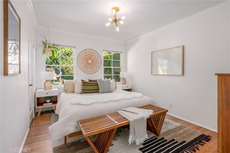 How to Mix Wood Tones in the Same Room Without Clashing